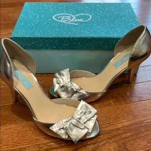 Betsy Johnson Silver Metallic Open Toe Heel size 7